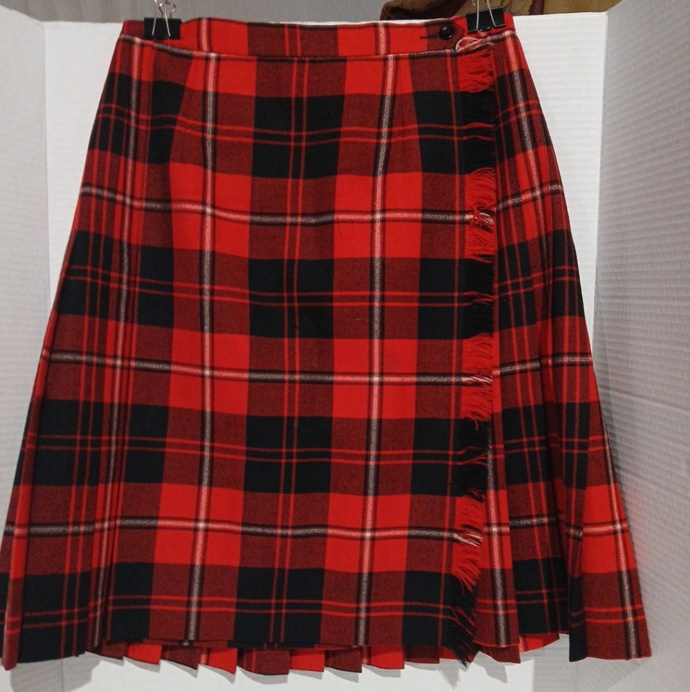 Highland Queen Red Tartan Virgin Wool Pleated Kilt
